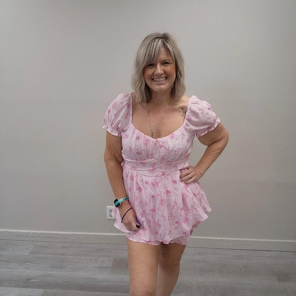 Arula Light Pink Floral Mini Romper - Size 0X (14) - Picture 1 of 3
